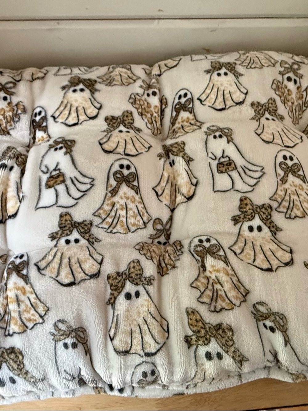 Plush Halloween Ghost Throw Blanket - White and Tan